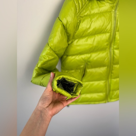 GUESS Women's High-Shine Hooded Puffer Coat Size M
 (new with tag) - Picture 7 of 15